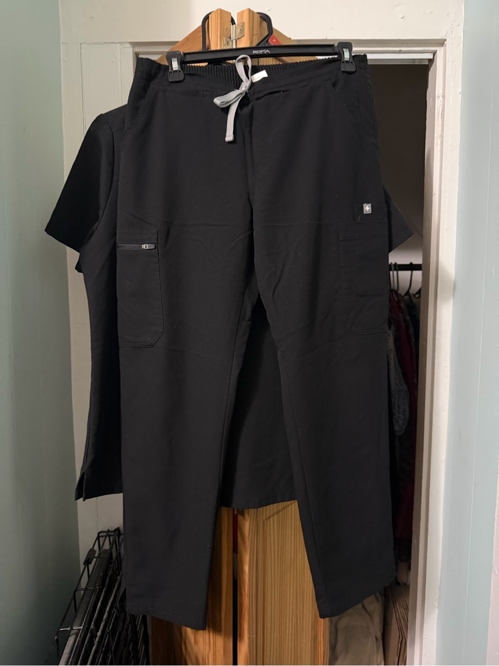 Figs Black Women's Drawstring Scrub Set